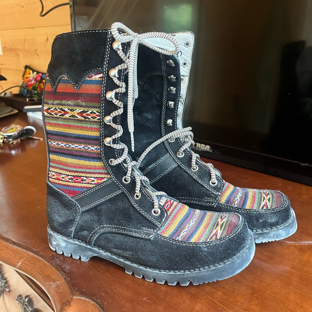 Kilim artisanal woven textile combat boots - Peru , Mexico , Turkey , Moroccan